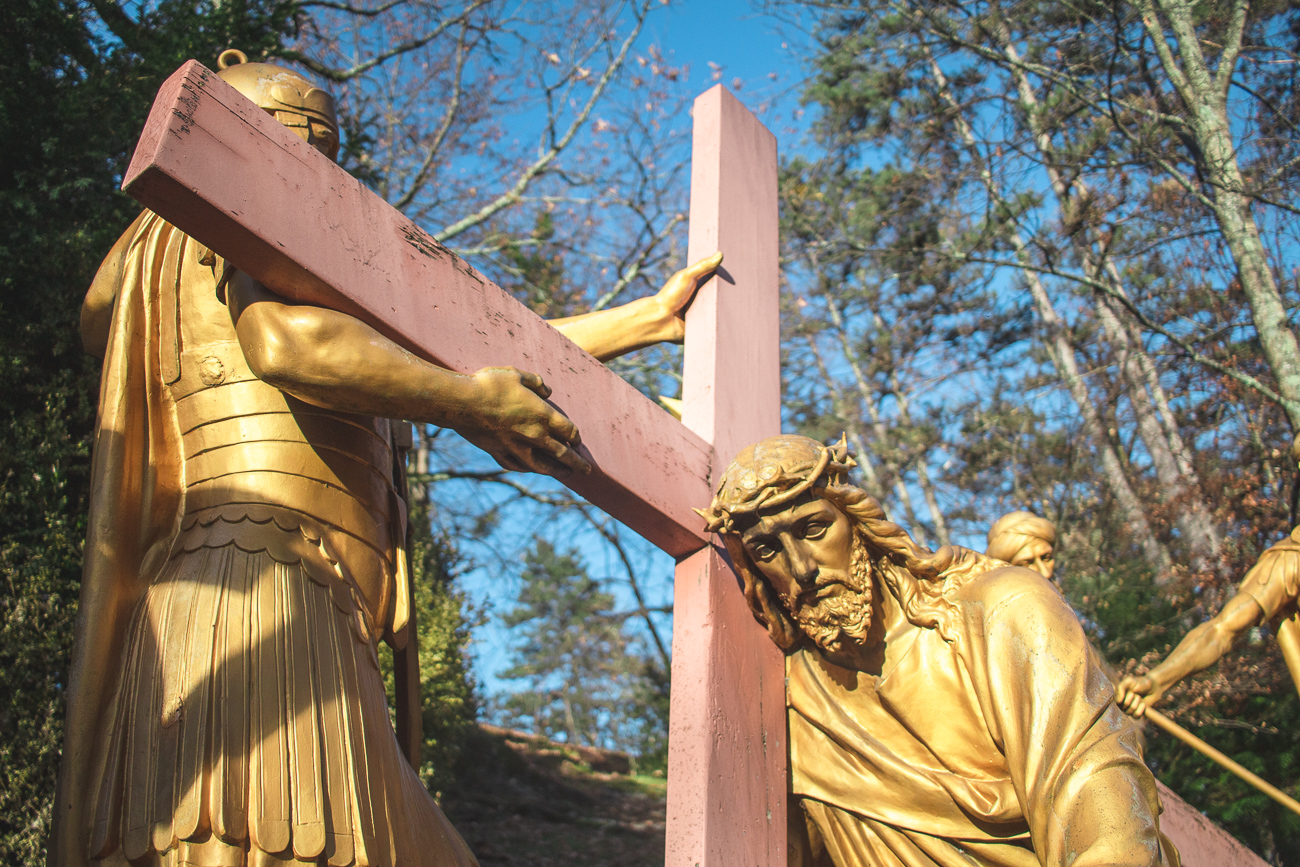 Christ portant la croix, Lourdes, Photo de Stéphane K