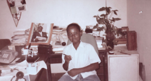 Stephane K, jeune, bureau de son père
