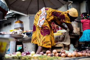 Femme au marché à Bonoua, Stéphane K