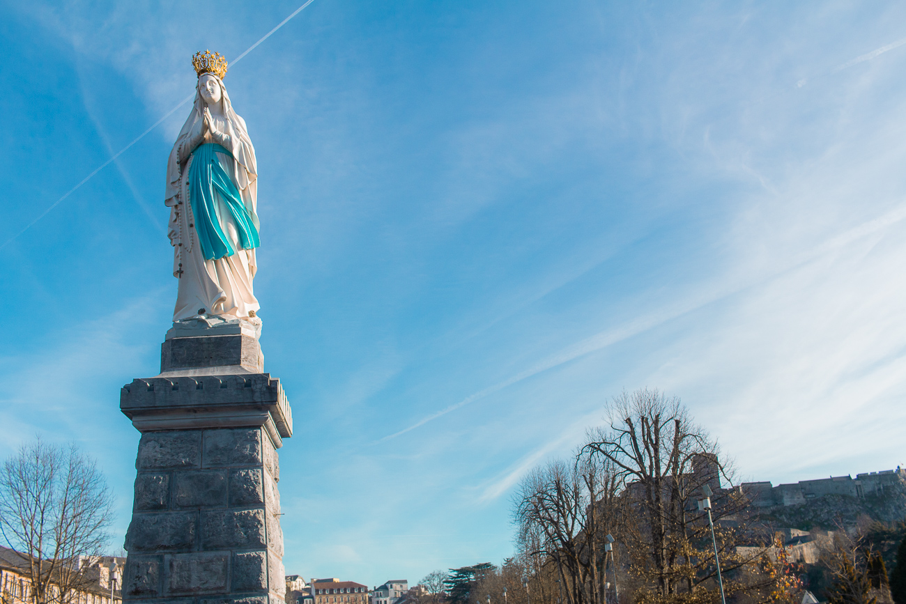 Statue de Marie, Notre Dame de Lourdes, photo de Stéphane K